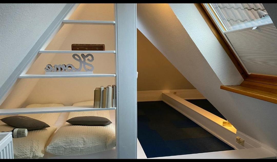 *To Hus* Wohnung Am Rande Von Jever Exterior photo