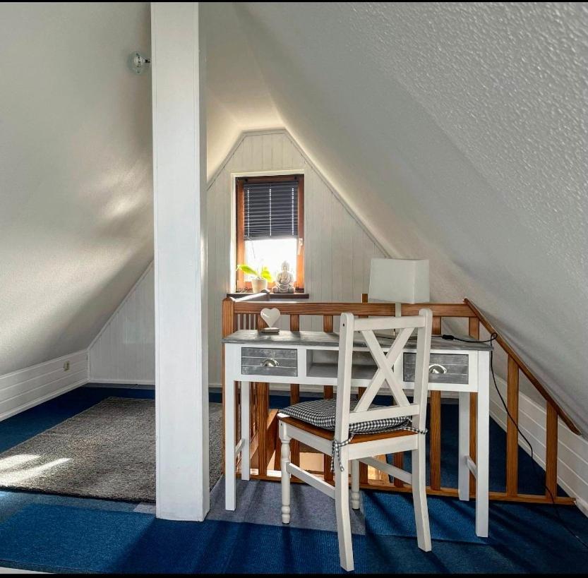 *To Hus* Wohnung Am Rande Von Jever Exterior photo